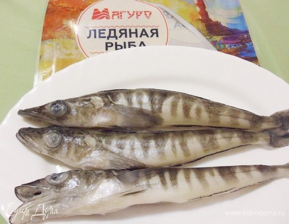 Ледяная рыба — деликатный деликатес от ТМ «Магуро». Рыбу разморозить и очистить. Особого труда это не составляет, потому что у ледяной рыбы нет не только чешуи, но и очень мало костей. Удалить голову с жабрами, хвост и плавники. Выпотрошить и промыть водой.  