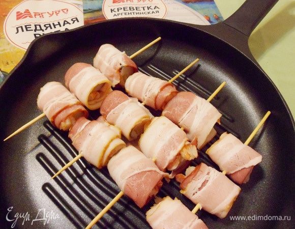 Жарить на сковороде-гриль на среднем огне.