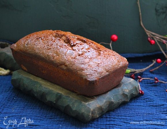 Выложить в форму тесто и выпекать пряник при 175°С, в течение примерно 1 часа до так называемой сухой палочки. Готовый торт остудить.