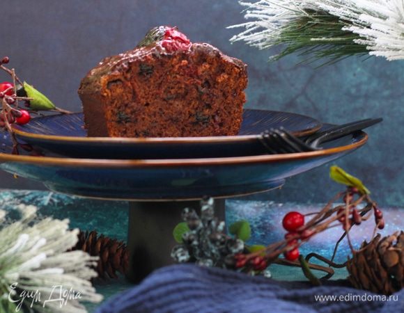 Полить пряник и при желании украсить черносливом.