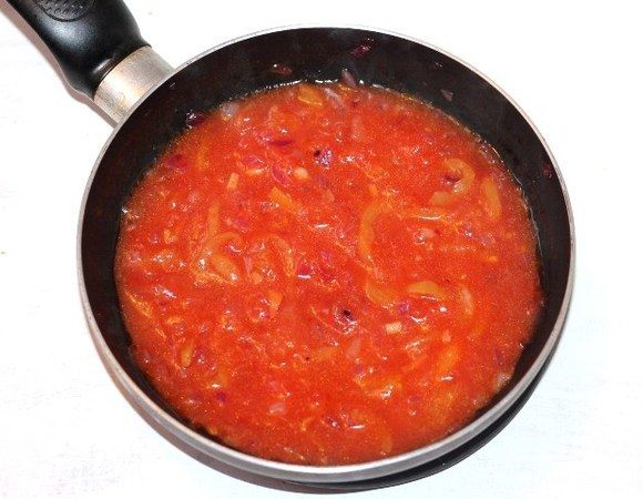 Готовим на медленном огне пока смесь слегка не загустеет. 
