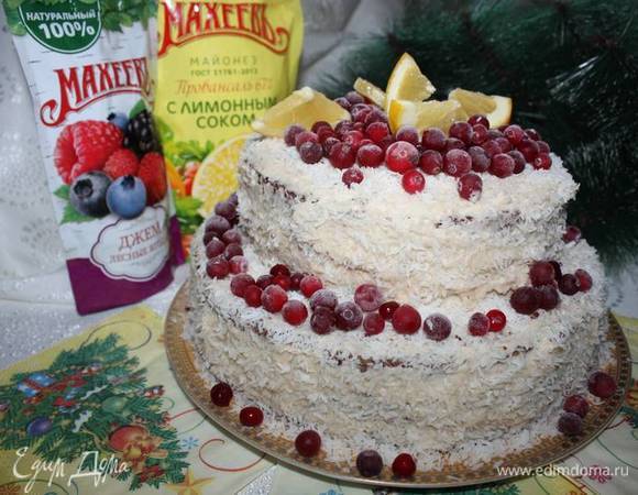 Украшаем ягодами и дольками апельсина. 