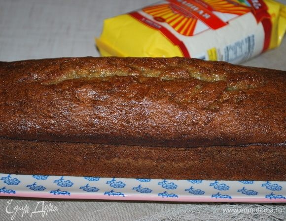 Кекс остыл, достаем его из формы.