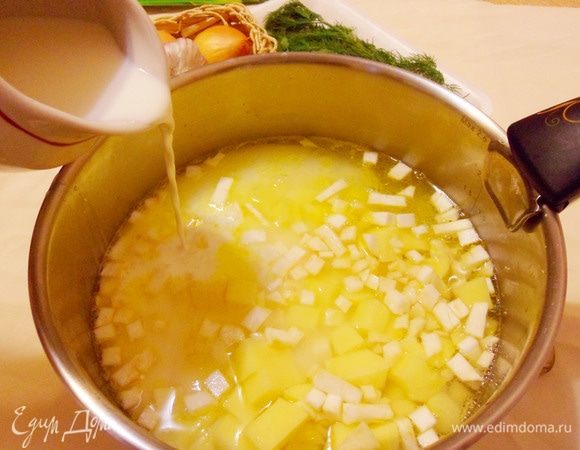 Влить овощной бульон, сливки. 