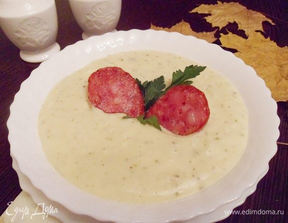 Возможен и такой вариант подачи с краковской колбасой.