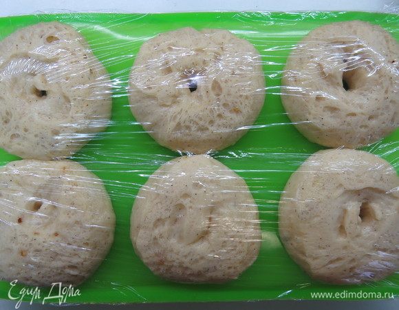 Выпекаем куглоф 30-40 минут при 160°С. Готовность можно проверить деревянной шпажкой.