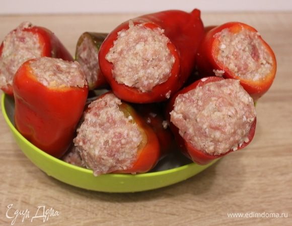 Нафаршировать перцы.