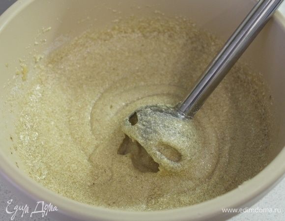 Взбить погружным блендером.