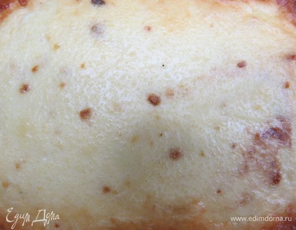 Выпекаем в разогретой до 180°С духовке примерно 45-50 минут.