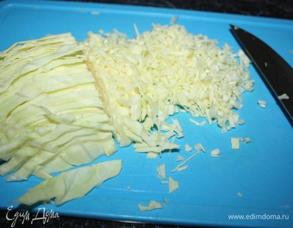 Капусту нарезать мелко. 