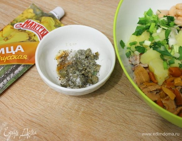 Затем, соль, сахар, черный перец.