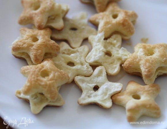 Выпекать в духовом шкафу при температуре 180°С 15 минут до золотистого цвета.