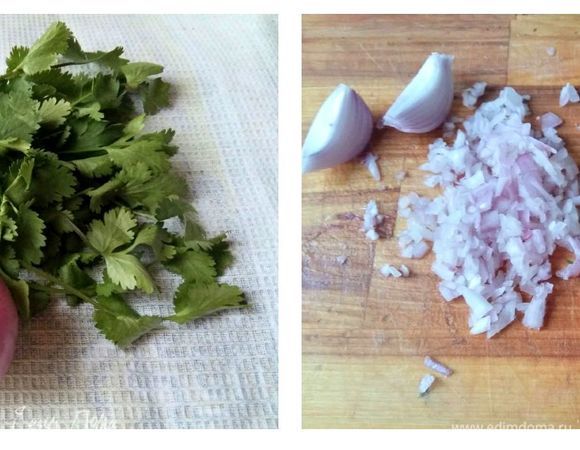 Почистить и мелко нарезать кинзу и красный лук.