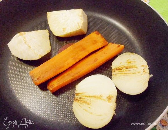 Овощи на сковородке подпеклись. 