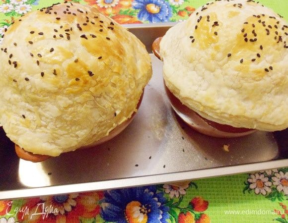 Прошло указанное время. Тесто испеклось и приобрело красивый золотистый цвет.