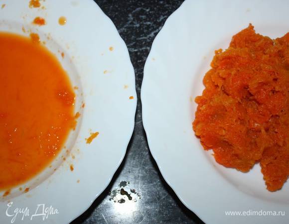 Отжимаем основную часть сока (но не весь). 