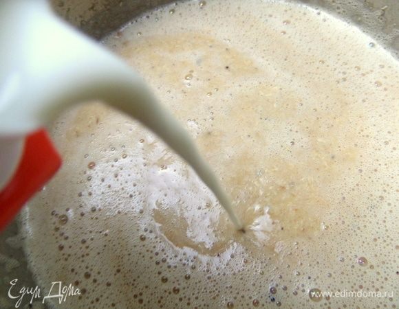 Забелить сливками. Прогреть.