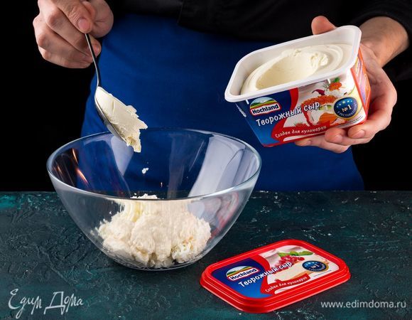 Смешайте с творожным сыром Hochland «Для кулинарии» и хреном.