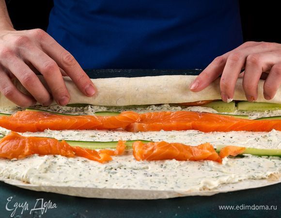 Сверните рулет.