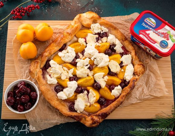 Выпекайте слойку полчаса при температуре 180°С. Приятного чаепития!