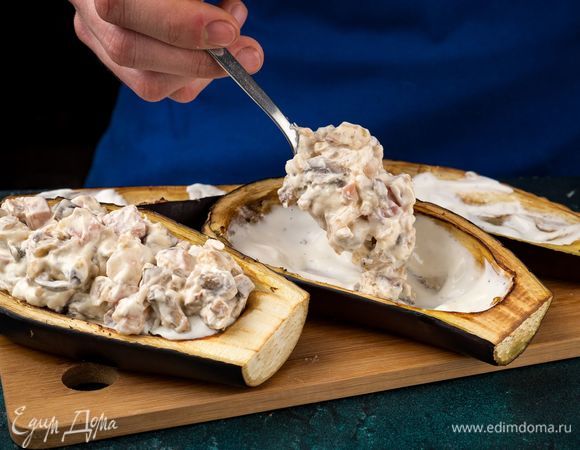 Наполните начинкой с горкой.