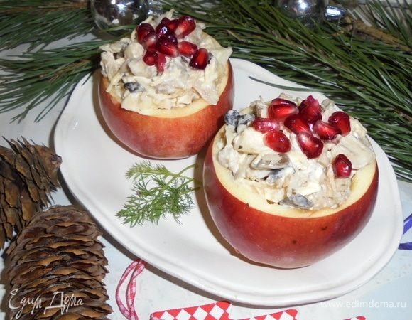 Выложить полученный салат я блочные чашечки. Сверху красить зернами граната.