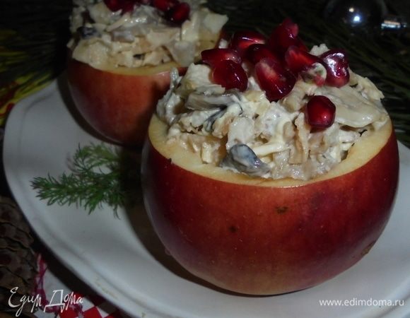 Вкуснейший новогодний салат готов. Приятного аппетита!