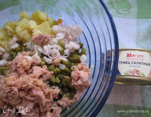 Слить масло с тунца ТМ «Магуро», добавить в салат.