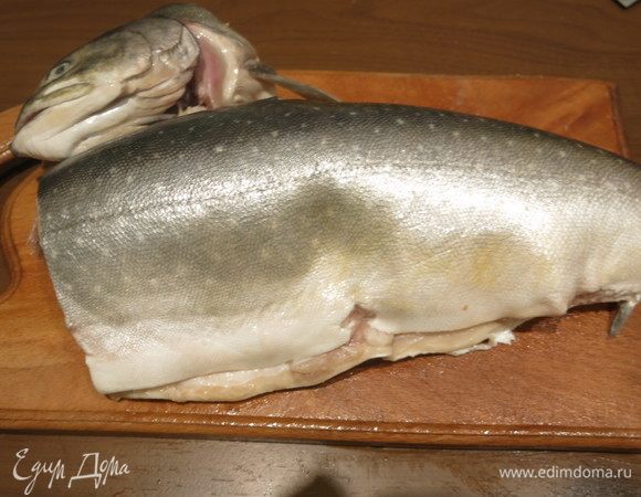 Отрезаем голову, плавники, чистим.