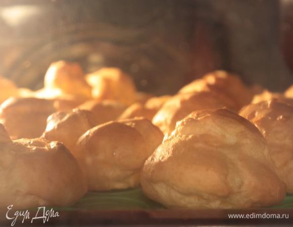 Выключите температуру и, по-прежнему не открывая духовку, оставьте их там еще на час.