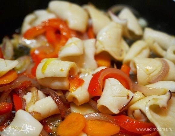 Обжарьте пару минут.