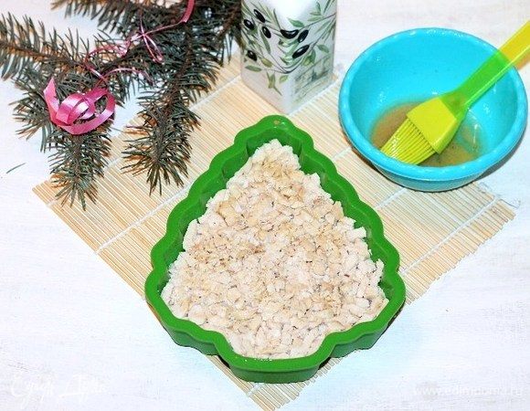 Третий слой — курица+соус.