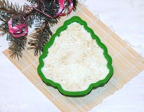 Четвертый слой — куриное яйцо.