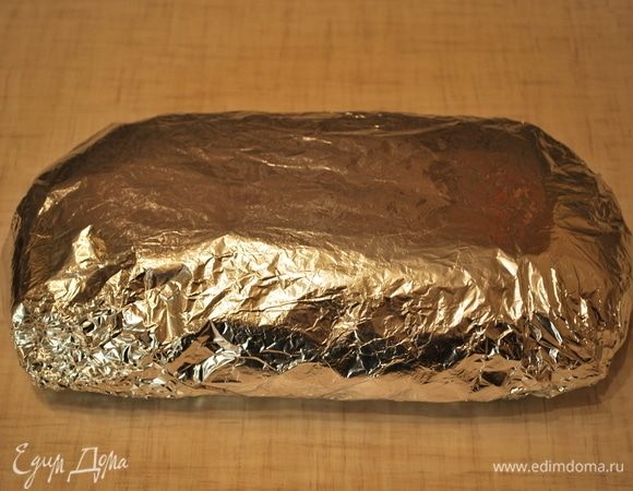 И затем в фольгу. Даем штоллену созреть две-три недели.
Храним при комнатной температуре.