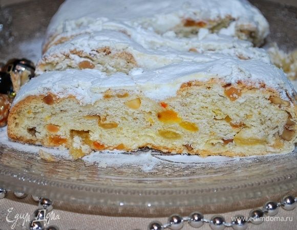 Чем дольше штоллен настаивается,тем вкуснее, ароматнее и мягче он становится. Срок годности штоллена несколько месяцев.