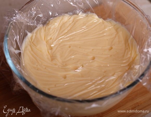 Остудить его в холодильнике, накрыв пленкой «в контакт».