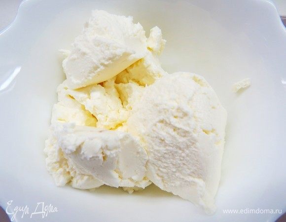 Готовим карамель с маскарпоне. Маскарпоне довести до комнатной температуры.