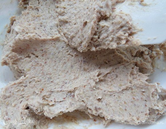 Готовим шоколадно-каштановую начинку. Соединяем каштановое пюре, которое мы сделали в шагах 1-3, мягкое сливочное масло и маскарпоне комнатной температуры, пробиваем блендером.