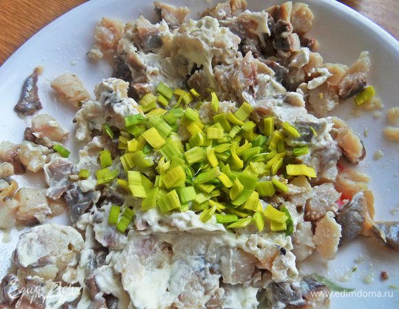 Перемешать начинку.