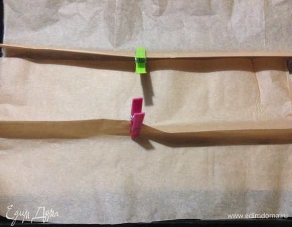 Затем из второго листа такую же форму и оба листа соединила на одном противне. Думаю фото поможет понять, там ничего сложного нет.