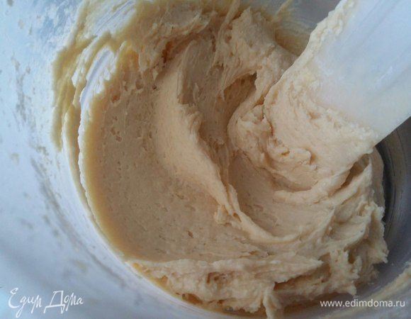 Все перемешать, получится плотное тесто.