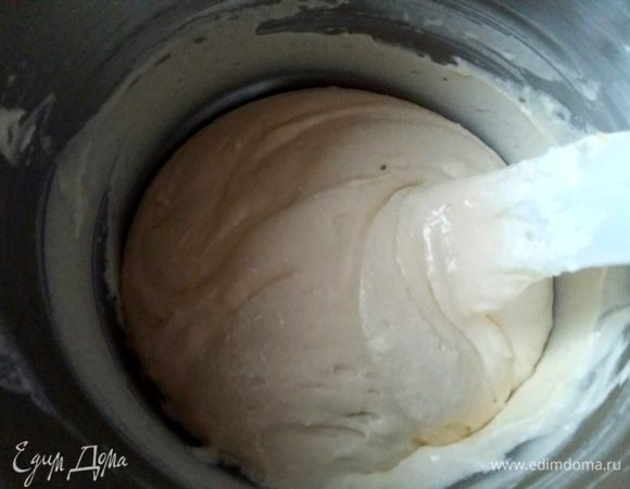 Тщательно все смешать. Дать постоять тесту минут 15. Тесто становится воздушным. И очень вкусным. А вы любите пробовать тесто, я лично да. :)