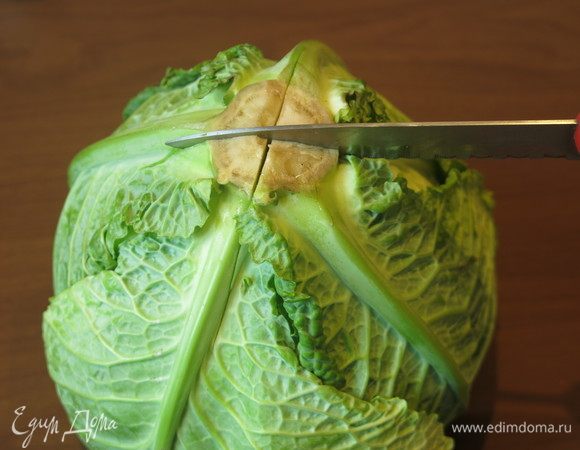 Надрезаем кочан.