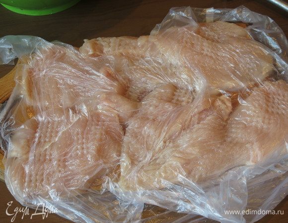 Отбиваем филе.