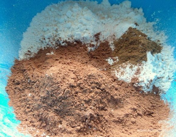 Добавить какао и корицу.