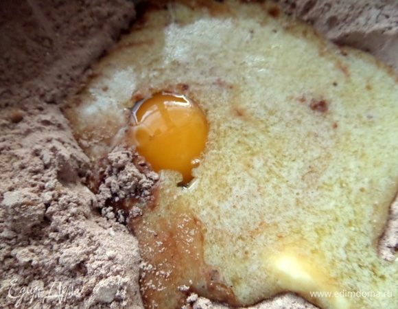 Вбить яйцо.