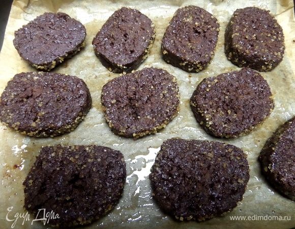 Перенести на смазанный пергамент.