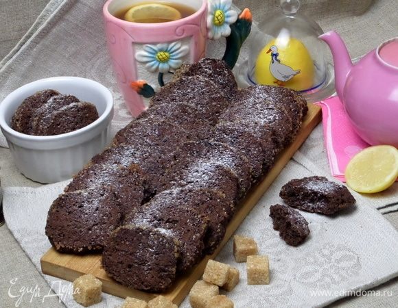 Можно посыпать пудрой.