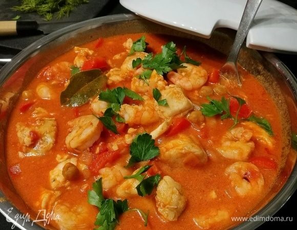 Через 5-6 минут блюдо готово. Подавать с любимой зеленью. 