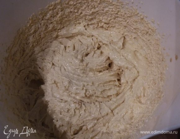Взбить миксером до пышной кремовой консистенции.